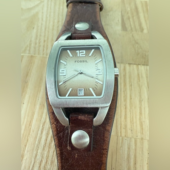 Fossil Watch Women Metallic Brown JR-9579 Brown Leather Band  Fossil ladies retro brown barrel shaped brown leather watch NEW BATTERY